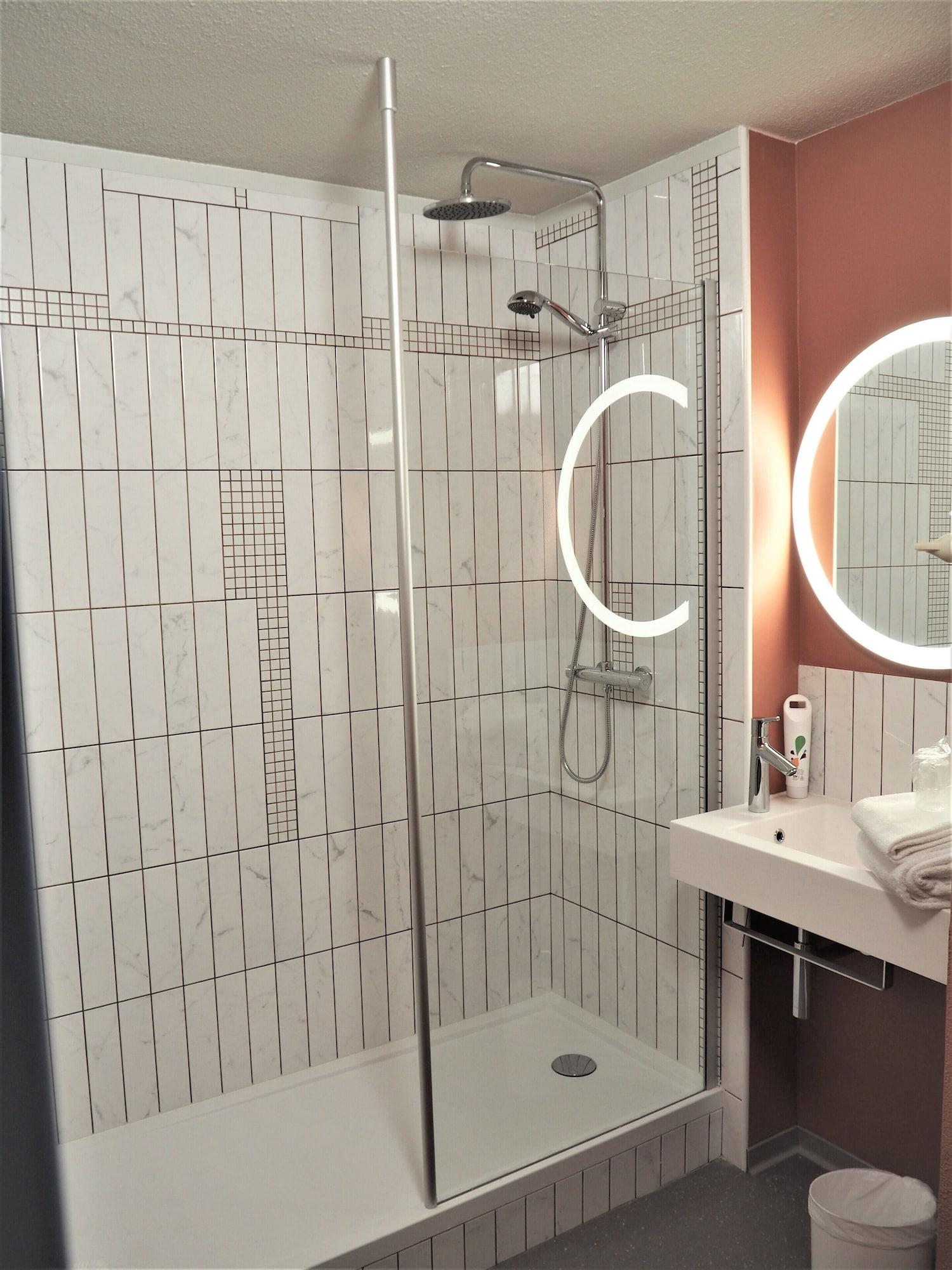 Ibis Styles Le Mans Gare Sud Hotel Exterior photo
