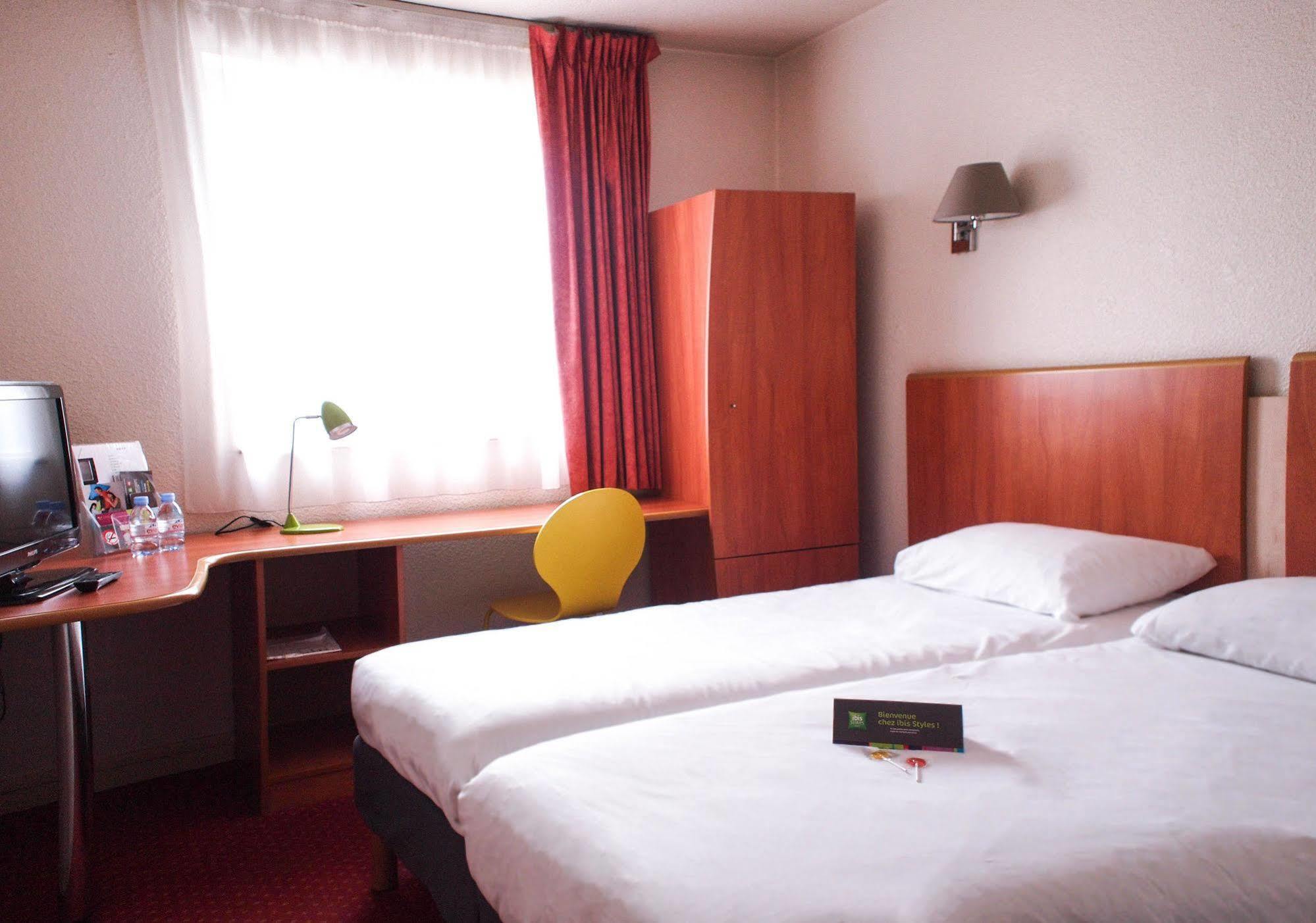 Ibis Styles Le Mans Gare Sud Hotel Exterior photo